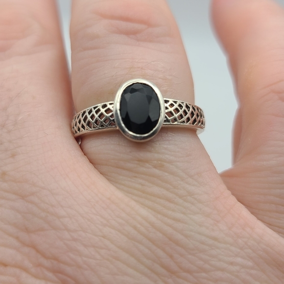 Jewelry - Simple and beautiful faceted onyx set in sterling silver